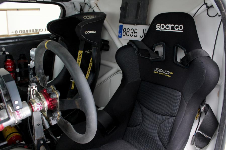 Интерьер SsangYong Tivoli Rally Raid 4WD 2016 года  (фото 6 из 7)